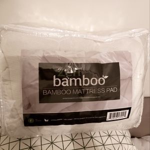 Full Size Mattress Pad in white